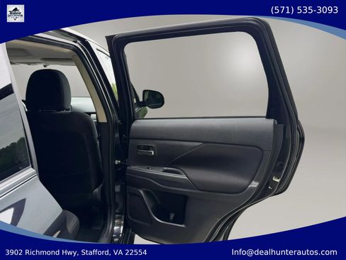 Used 2018 Mitsubishi Outlander SE AWD/4WD image 19