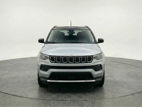 Used 2025 Jeep Compass Limited AWD/4WD image 2