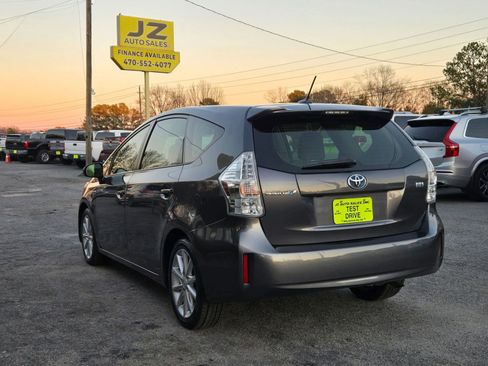 Used 2013 Toyota Prius V Five image 3