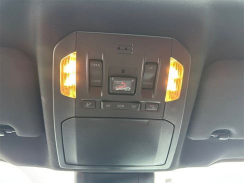 Used 2023 Toyota Highlander XSE image 28