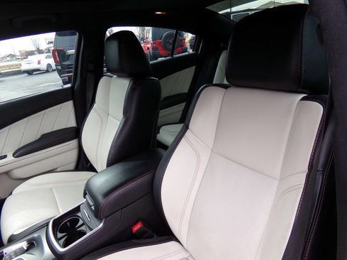 Used 2016 Dodge Charger SXT w/ AWD Premium Group image 21