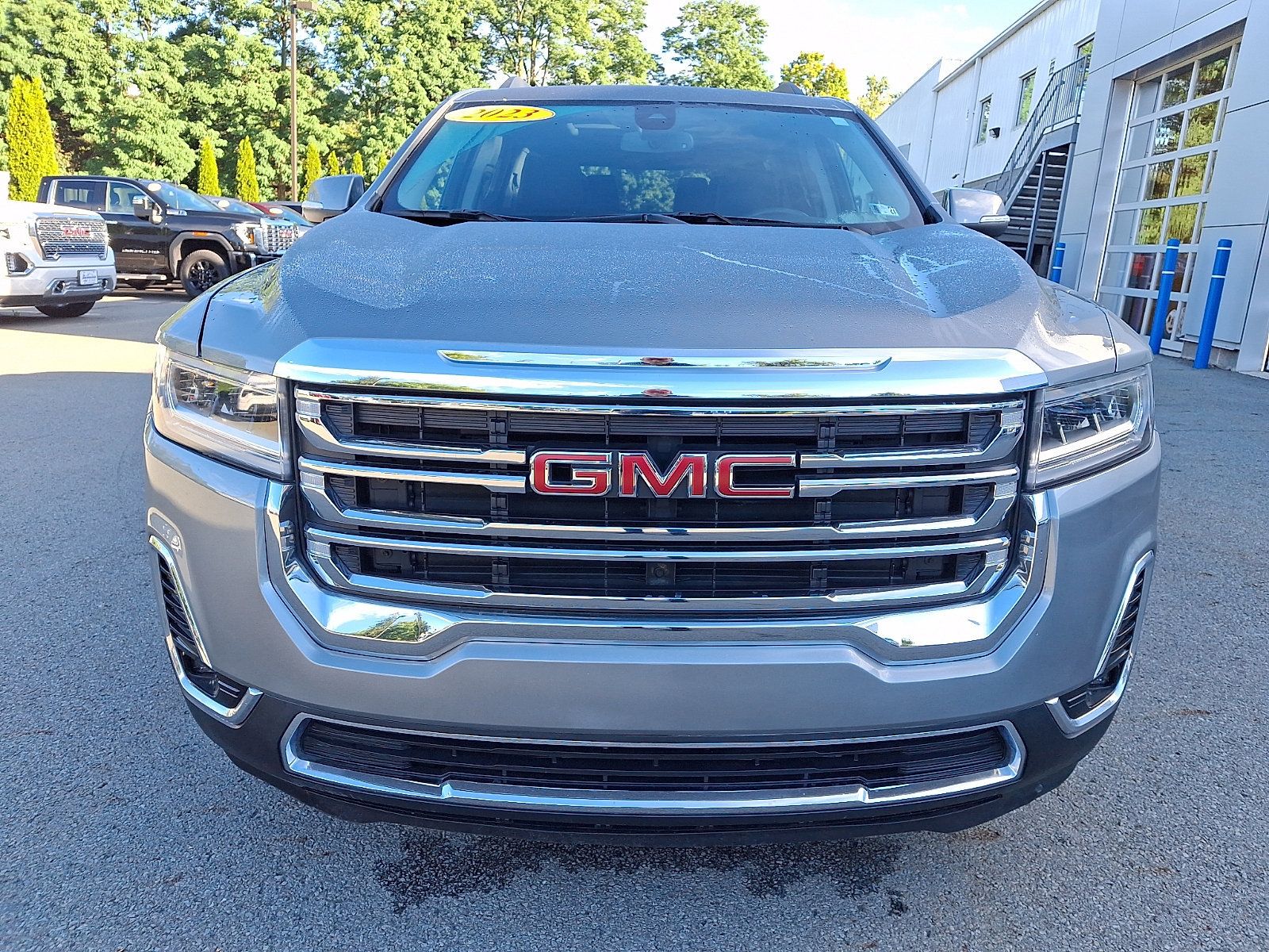 Certified 2023 GMC Acadia SLT w/ Preferred Package AWD/4WD image 2