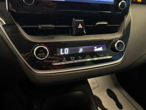Used 2020 Toyota Corolla LE FWD image 15