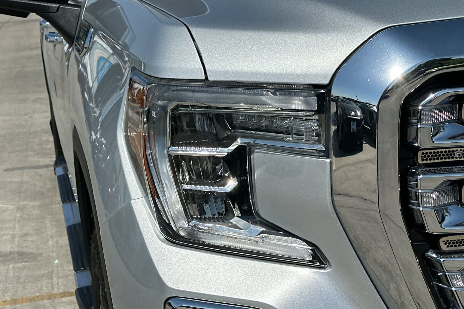 Used 2019 GMC Sierra 1500 SLT w/ Driver Alert Package I AWD/4WD image 32