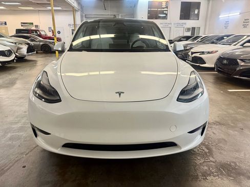 Used 2023 Tesla Model Y Long Range image 2