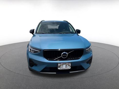 Used 2024 Volvo XC40 B5 Core AWD/4WD image 4
