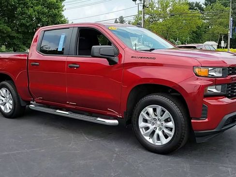 Used 2020 Chevrolet Silverado 1500 Custom w/ Custom Value Package AWD/4WD image 2