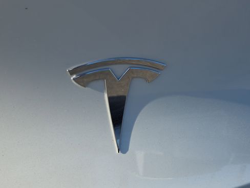 Used 2020 Tesla Model Y Long Range image 11