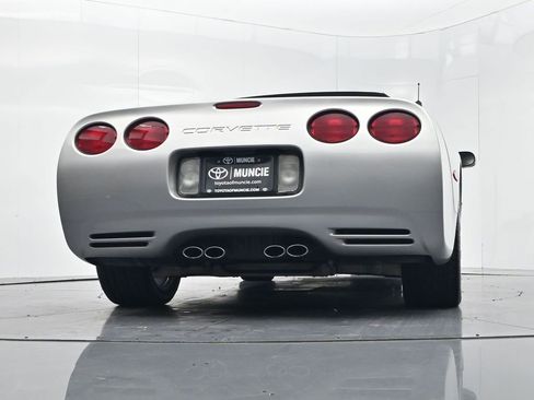 Used 2004 Chevrolet Corvette Convertible w/ Preferred Equipment Group RWD image 45