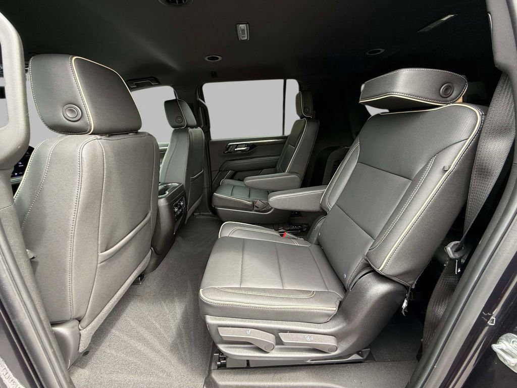 Used 2026 Chevrolet Suburban Premier AWD/4WD image 20