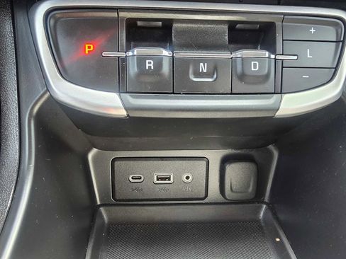 Used 2024 GMC Terrain SLE AWD/4WD image 27