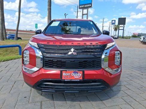 Used 2024 Mitsubishi Outlander SE FWD image 2