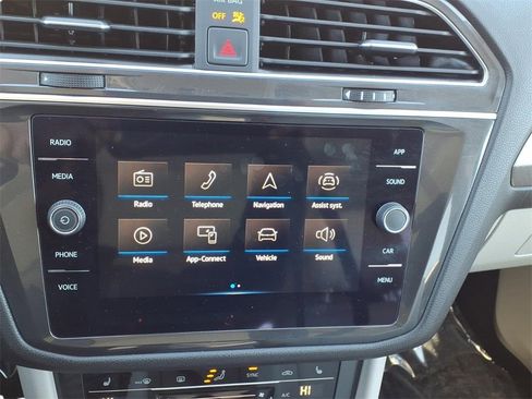 Used 2023 Volkswagen Tiguan SE w/ Panoramic Sunroof Package image 20