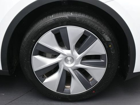 Used 2023 Tesla Model Y Long Range AWD/4WD image 33