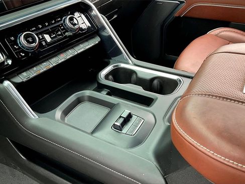 Used 2024 GMC Sierra 2500 Denali Ultimate image 12