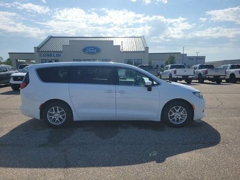 Used 2023 Chrysler Voyager LX FWD image 20