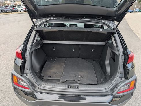 Used 2021 Hyundai Kona SE w/ Cargo Package image 12