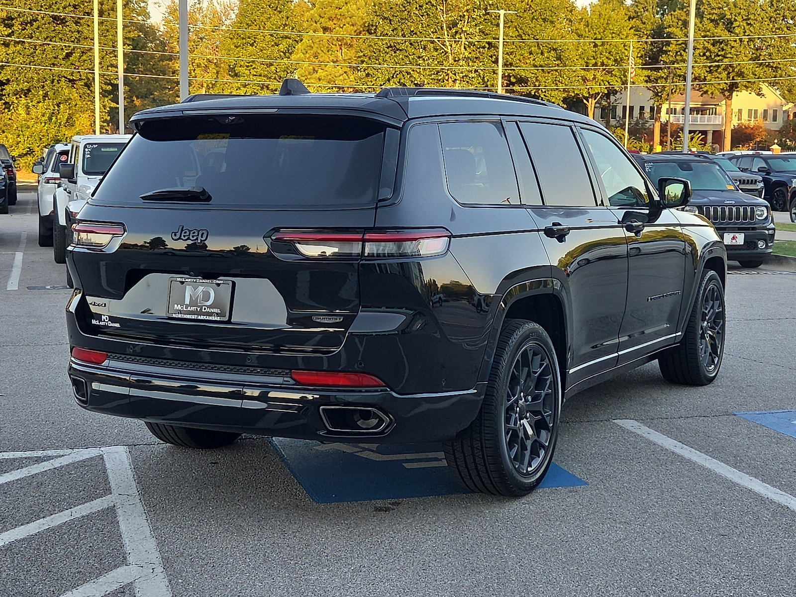 Used 2025 Jeep Grand Cherokee L Summit AWD/4WD image 5