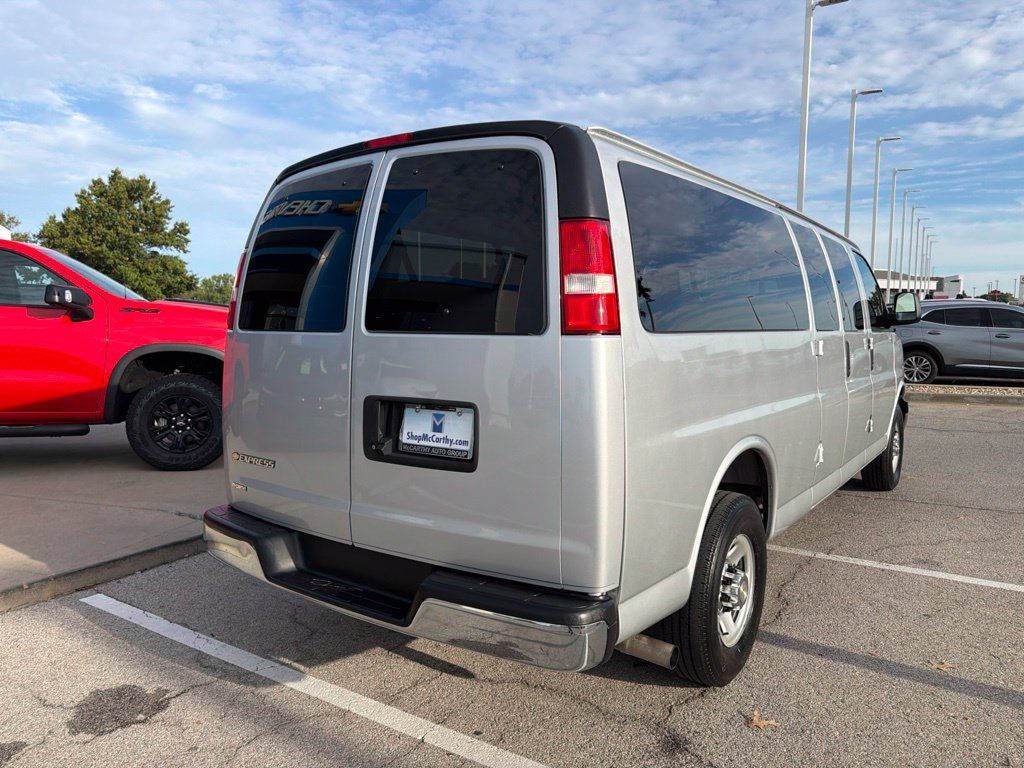 Used 2025 Chevrolet Express 3500 LT w/ LT Preferred Equipment Group RWD image 3