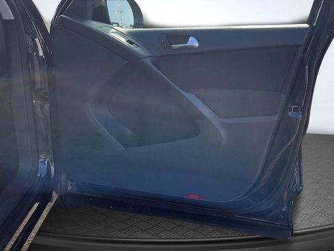 Used 2017 Volkswagen Tiguan Limited w/ Premium Package image 24