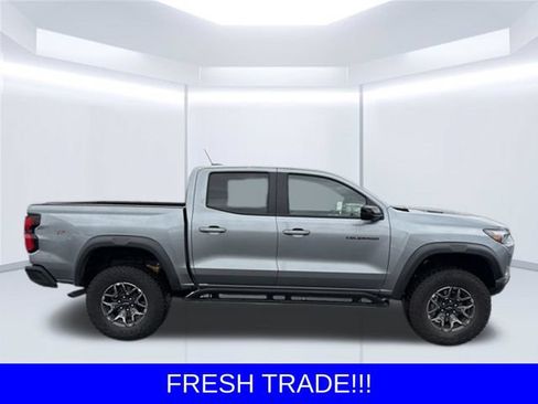 Used 2026 Chevrolet Colorado ZR2 w/ Technology Package AWD/4WD image 8