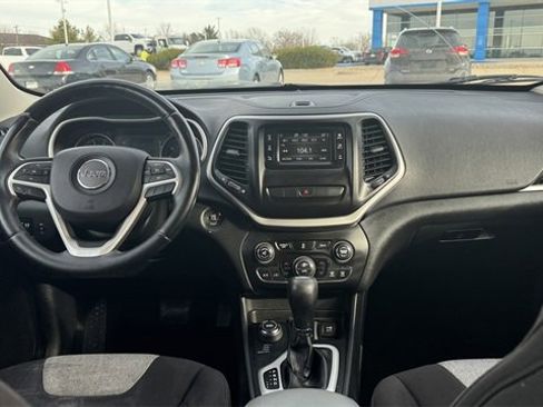 Used 2014 Jeep Cherokee Latitude w/ Comfort/Convenience Group image 15