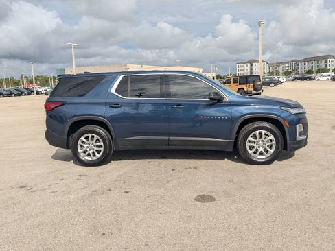 Used 2022 Chevrolet Traverse LS FWD image 3