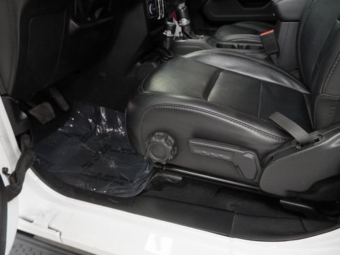 Certified 2022 Jeep Wrangler Unlimited Sahara image 40