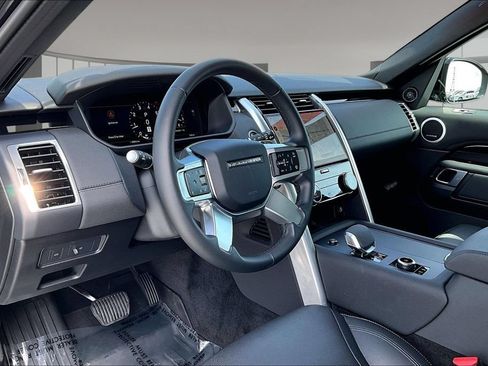 Certified 2025 Land Rover Discovery S AWD/4WD image 15