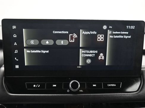 Used 2025 Mitsubishi Outlander AWD image 17