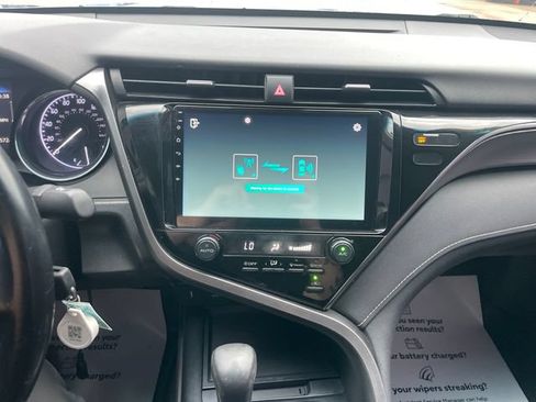 Used 2019 Toyota Camry SE FWD image 12