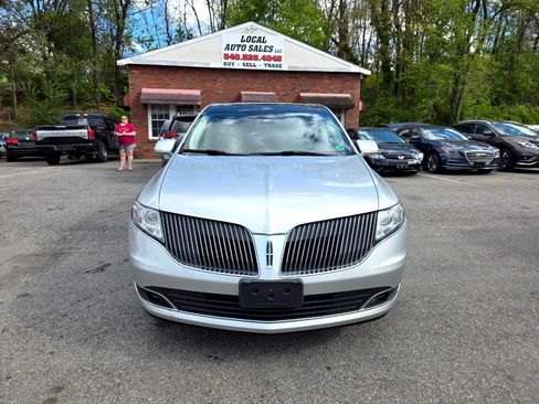 Used 2016 Lincoln MKT AWD w/ Equipment Group 201A image 2