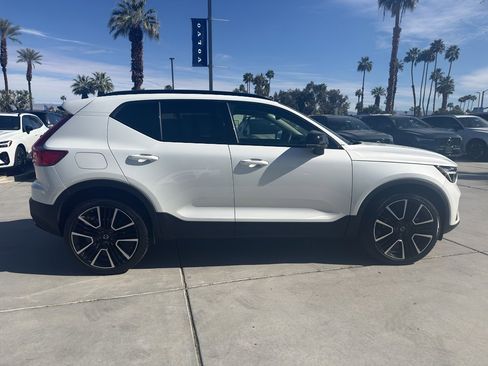 Used 2024 Volvo XC40 B5 Core w/ Protection Package Premier image 8
