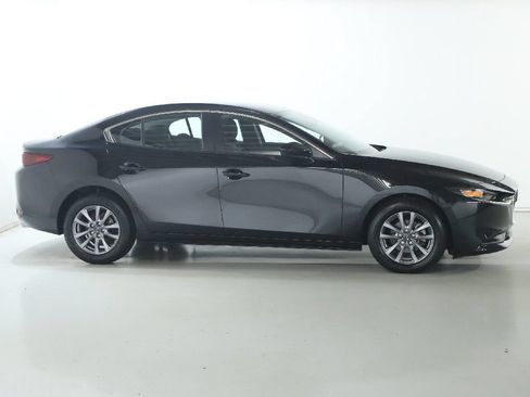 Used 2022 MAZDA MAZDA3 Sedan FWD image 11