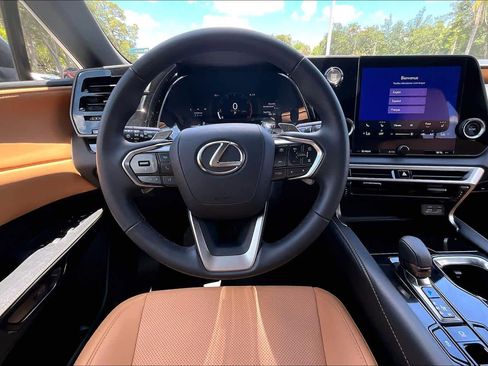 Used 2025 Lexus RX 350 FWD w/ Technology Package image 6