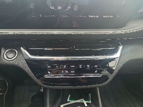 Certified 2025 Buick Envista Avenir FWD image 7