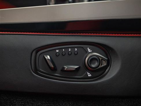 Used 2025 Aston Martin Vanquish RWD image 33