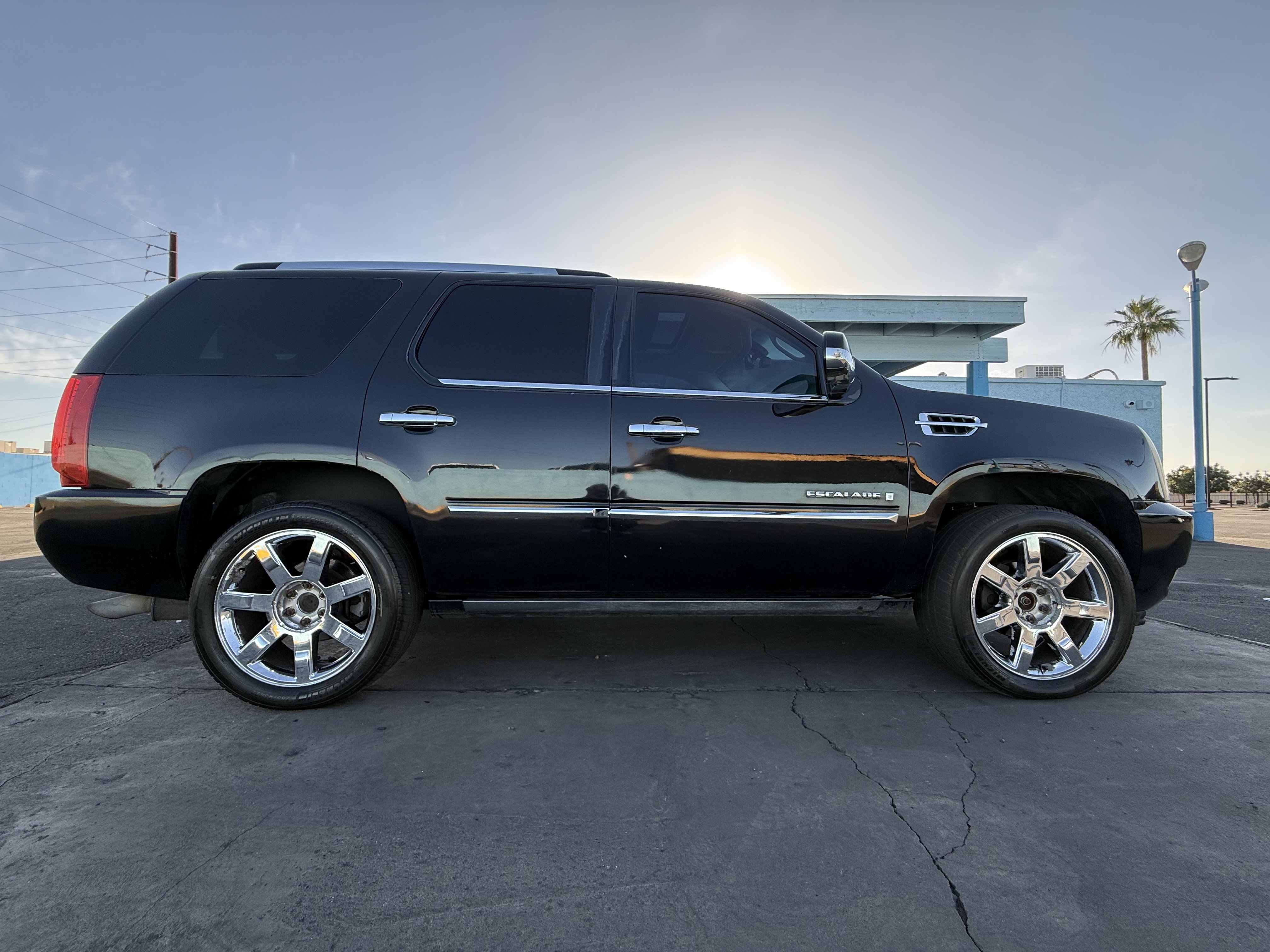 Used 2008 Cadillac Escalade AWD image 2