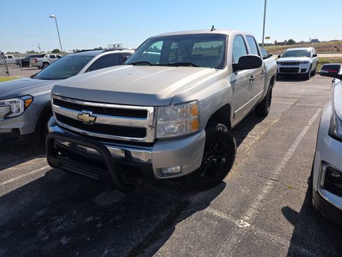 Used 2007 Chevrolet Silverado 1500 LT w/ 1LT Convenience Package AWD/4WD image 1