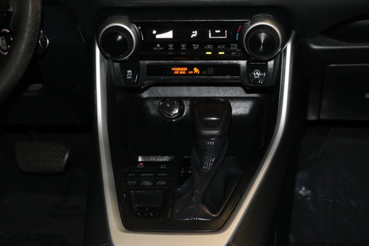 Used 2020 Toyota RAV4 LE w/ Carpet Mat Package AWD/4WD image 45