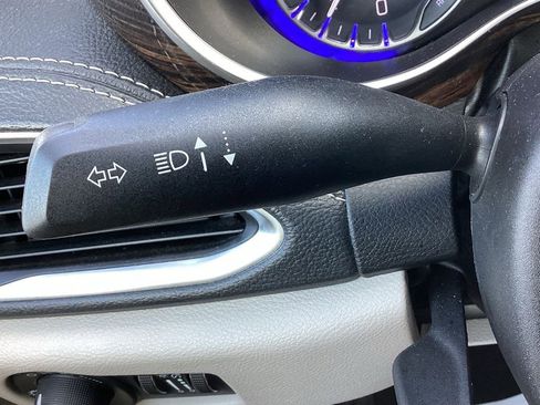 Used 2024 Chrysler Pacifica Limited image 36