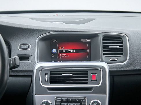 Used 2017 Volvo S60 T5 Inscription Platinum w/ Climate Package image 30