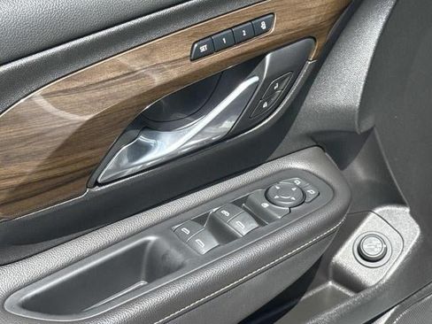 Used 2020 GMC Terrain Denali w/ Denali Premium Package FWD image 11