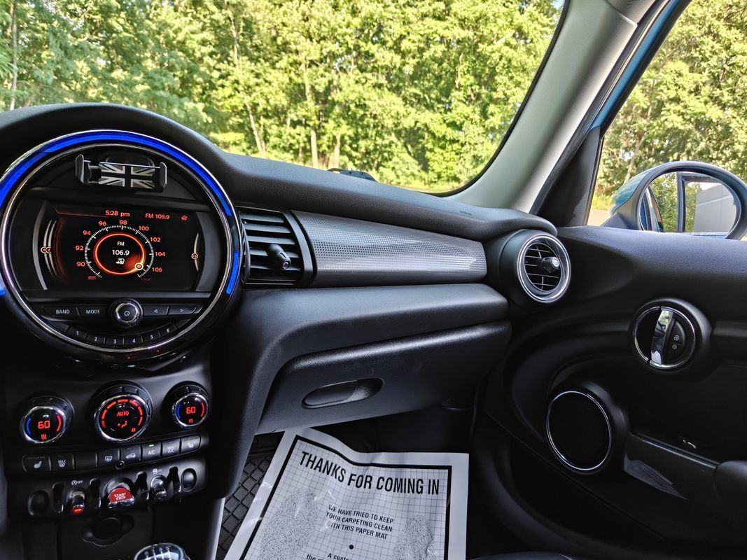 Used 2018 MINI Cooper 4-Door Hardtop FWD image 19