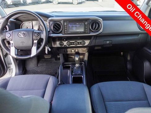 Certified 2019 Toyota Tacoma SR5 image 4