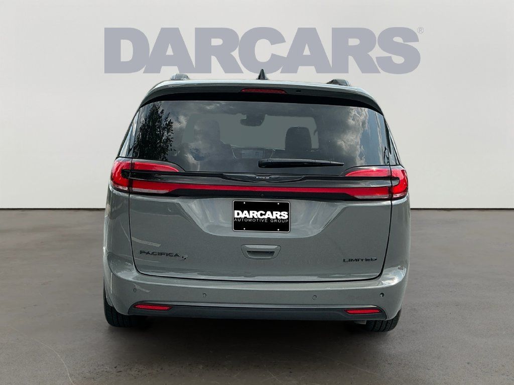 Used 2025 Chrysler Pacifica Limited FWD image 6