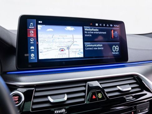 Used 2021 BMW M550i xDrive w/ Dynamic Handling Package image 24