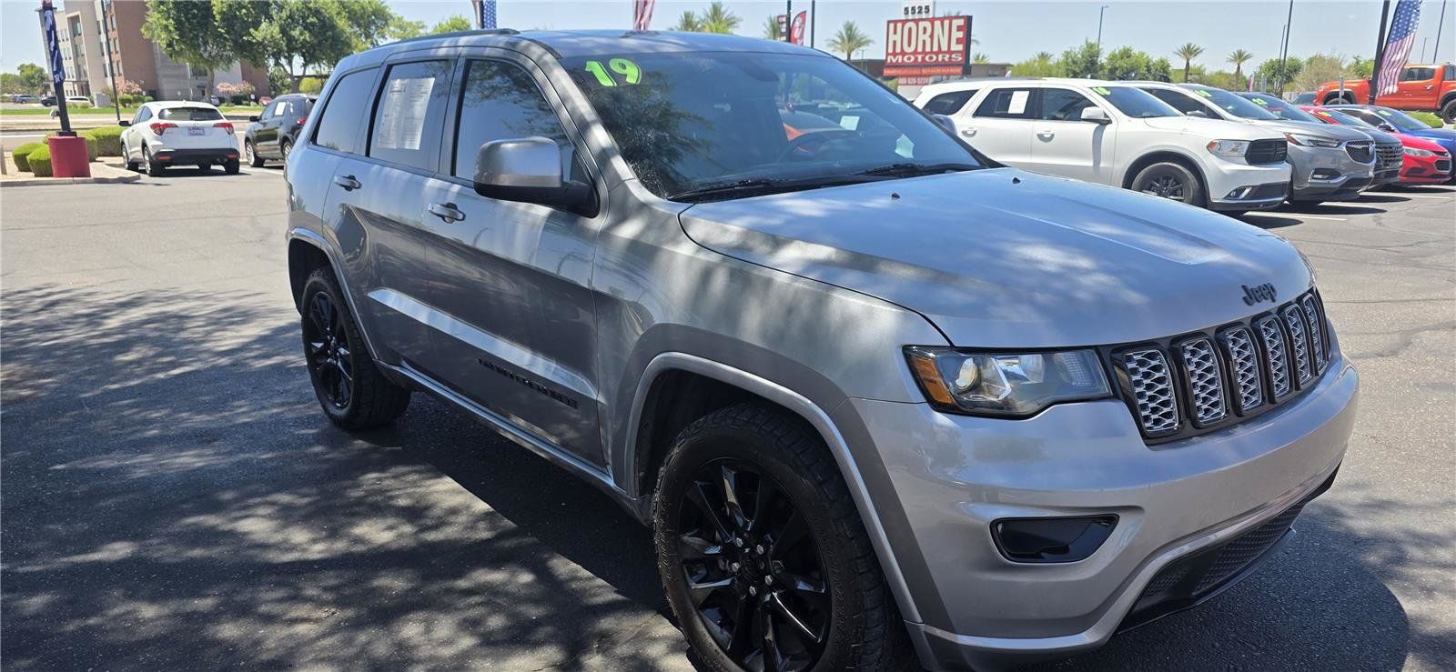 Used 2019 Jeep Grand Cherokee Altitude AWD/4WD image 3
