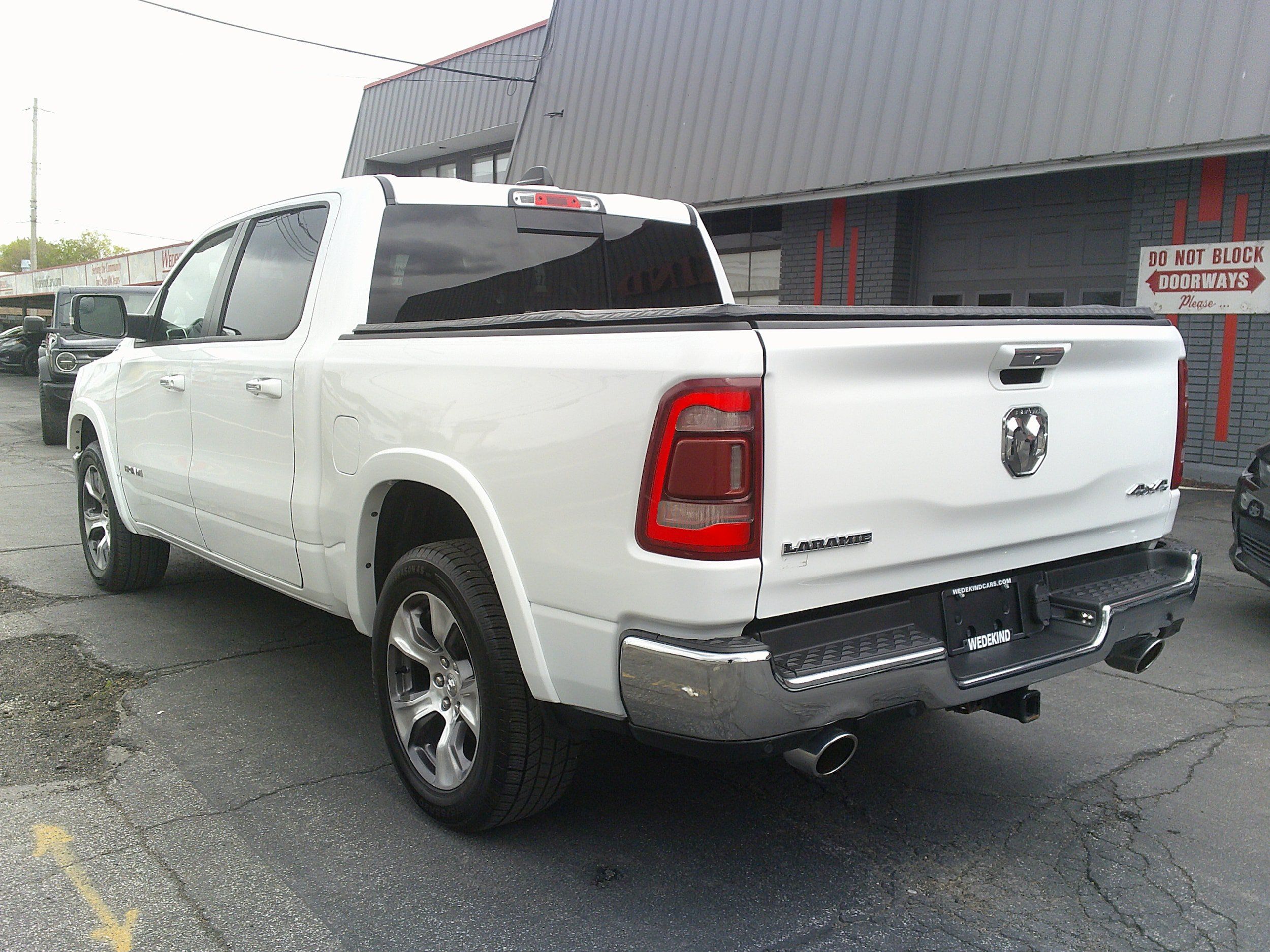 Used 2021 RAM 1500 Laramie AWD/4WD image 3
