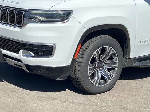 Certified 2024 Jeep Wagoneer Series II AWD/4WD image 10